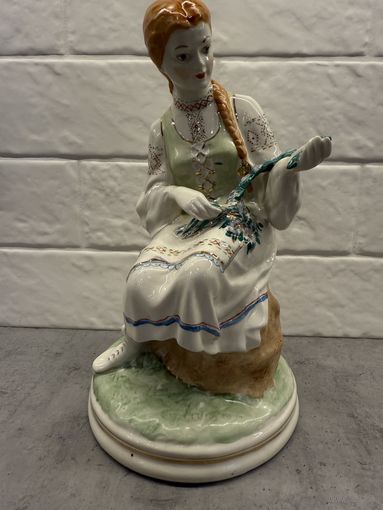 Статуэтка  ДЕВУШКА с ВЕНКОМ. Минск. ФФЗ.    Распродажа коллекции!!!