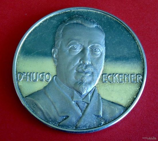 Германия. Веймарская республика 1924 г. Медаль. Воздухоплаватель Хуго Эккенер. Первый перелет через Атлантику.