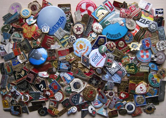 Значки ассорти, 150 штук, без повторов, все разные.