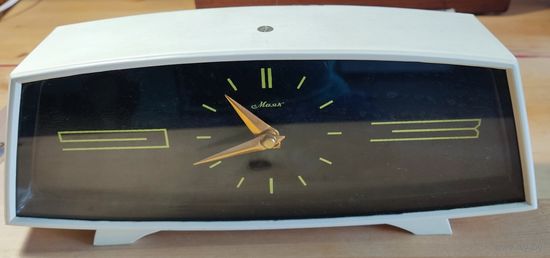 Часы настольные " МАЯК "