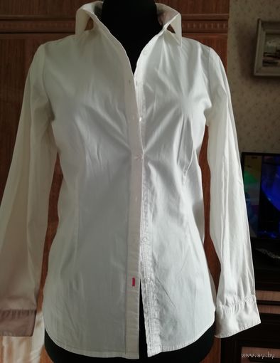 Красивая рубаха-блузка белая с отделкой в нежно-розовых тонах. Размер44-46, состав хлопок, н