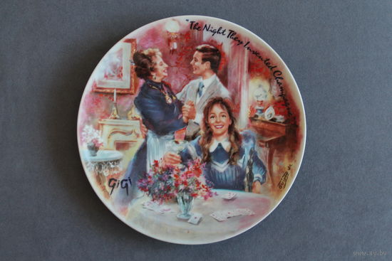 Тарелка коллекционная [1985г., Франция, D'Arceau-Limoges, Жижи (The night they invented champagne), Bradex #18-D15-9.2] D=21,5см.