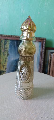 Бутылка с штрафной рюмкой.