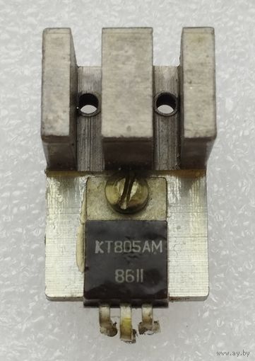 Транзистор КТ805АМ на радиаторе
