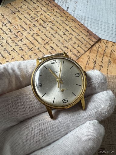 Часы позолоченные