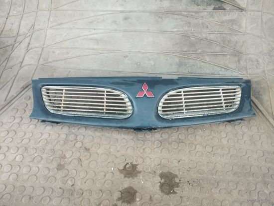 Решетка радиатора Mitsubishi Carisma