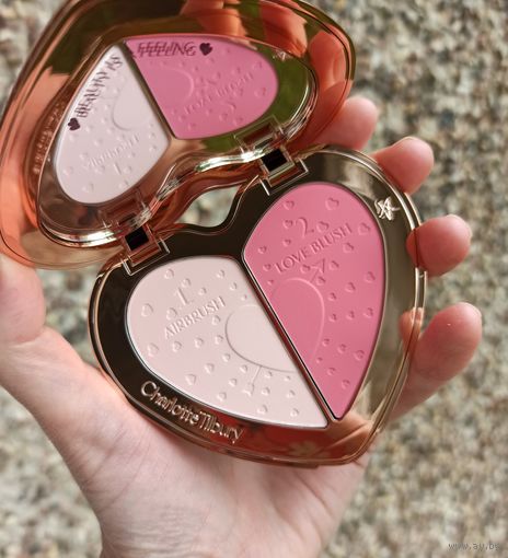 Новинка от Charlotte Tilbury пудра и румяна в одной палетке в оттенке Pillow Talk Flawless Pink