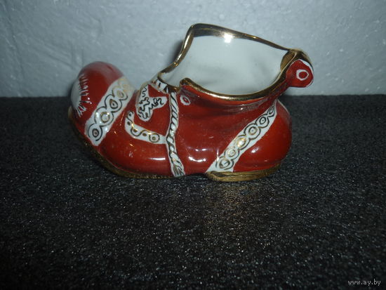 Коллекционная Пепельница. СТАРЫЙ БАШМАК. Ручная роспись. Фарфор. Красная
