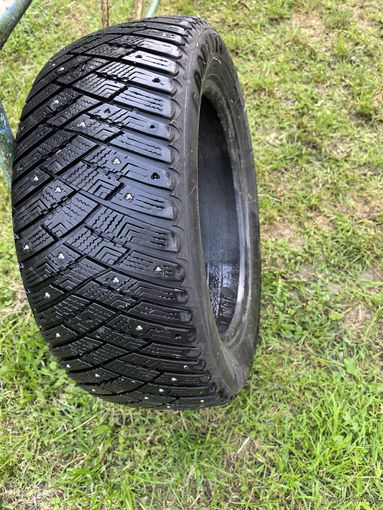 Шипованная одиночка GoodYear, 215/55/R16
