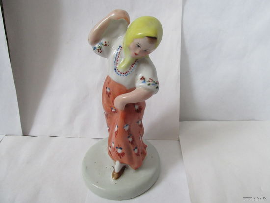 СТАТУЭТКА ПЛЯСУНЬЯ.СТАРАЯ ГОРОДНИЦА.