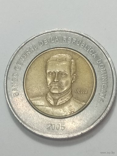 Доминиканская республика 10 песо 2005 года .