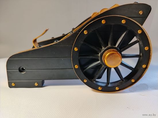 Лафет артиллерийского орудия для бутылок. СССР.