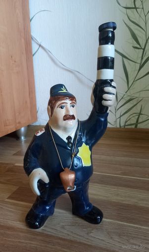 Статуэтка штоф гаишник