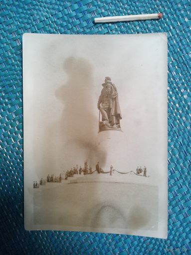 Фотография. Памятник Воину-освободителю в Трептов-парке. Берлин.