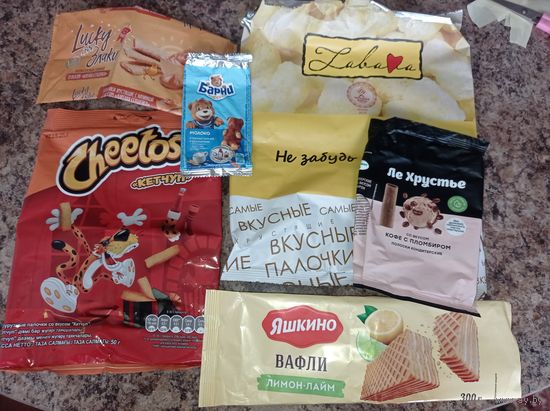 Упаковка от Читос, печенья, вафель, кукурузных палочек.  Этикетки от  сладостей, чипсов.  Лот 52
