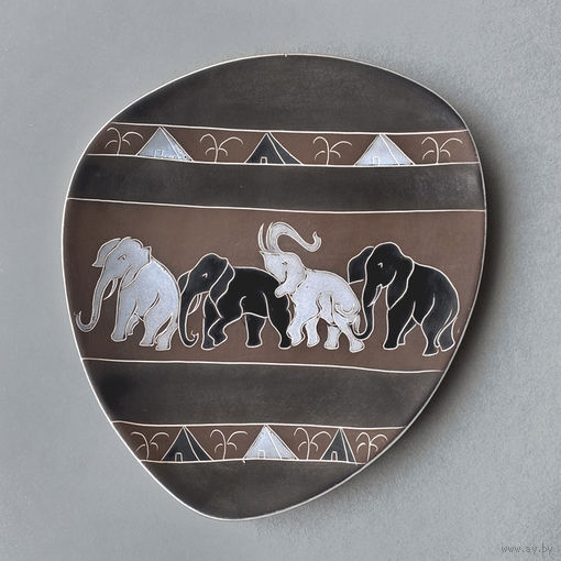Декоративная тарелка Четыре слона. Винтаж