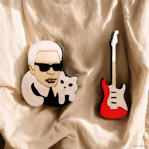Значок-Брошь: Карл Лагерфельд / Karl Lagerfeld; Басс Гитара.