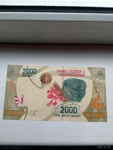 Мадагаскар 2000 UNC c рубля