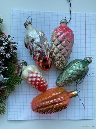 Лот елочных игрушек.