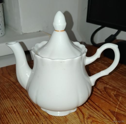 Заварник из СССР. Клейма нет. Но модель Добрушский фарфоровый завод.