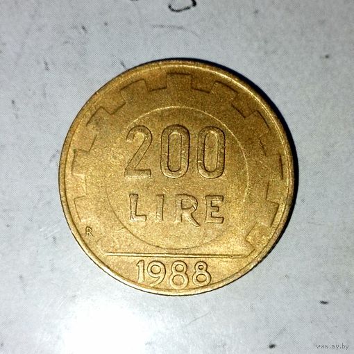 200 лир 1988 года Италия. Итальянская Республика. Красивая монета!