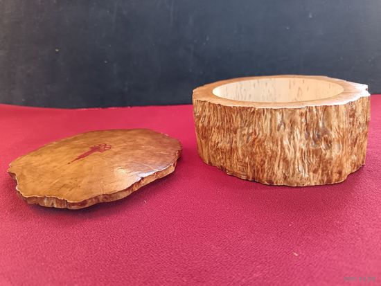 С рубля без мц. шкатулка олимпийская, карельская береза. высота 6см. диам 14см.