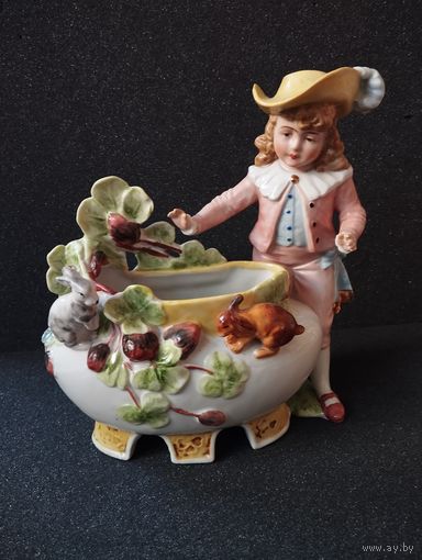 Статуэтка фарфоровая (салфетница) Мальчик с кроликами, высота 19 см. Германия