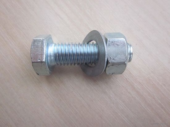 Болт оцинкованный M12x40 в комплекте с гайкой и шайбой пружинной. класс прочности 8.8.