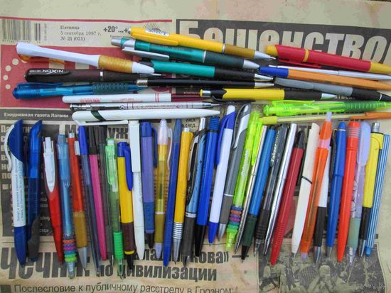 50 шариковых ручек