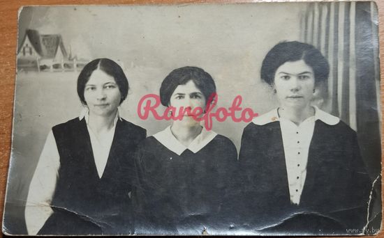 1920-е Открыточный формат три подруги студийное фото типажи ретро анонимное