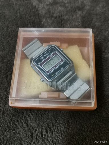 Часы СССР ЭЛЕКТРОНИКА 5 женские в коробке с металлическим браслетом