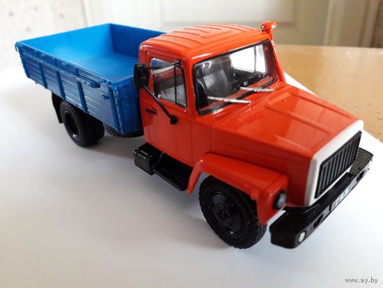 Авто "ГАЗ-3309" ("Автолегенды СССР. Груз."). Журнал прилагается.