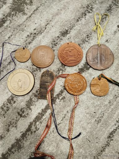 (не выкуп)лот глиняных памятных медалей,с рубля