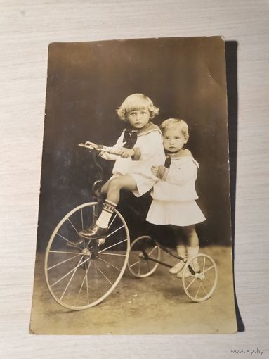 Фотография детей на велосипеде , 1929 год,  размер 14*8.5 см., Барановичи.