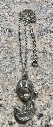 Кулон. Кулон на цепочке