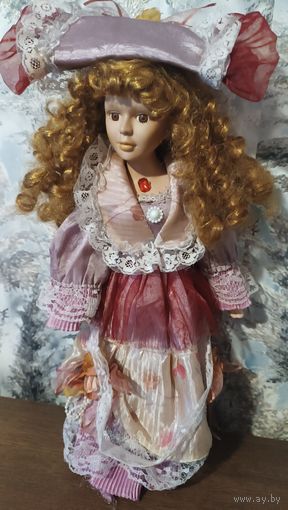 Фарфоровая кукла
