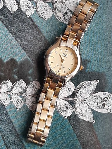 Женские Часы QQ Кварц.