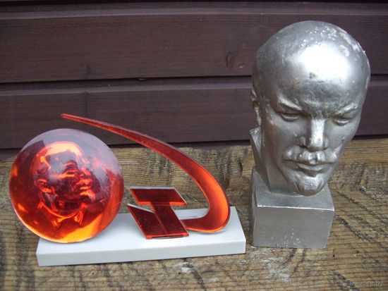 Бюст и настольный медальон Ленин