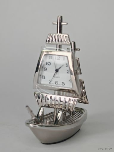 Часы Настольные "Кораблик" кварц. Идут точно. С рубля
