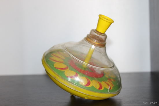 Пластиковая игрушка юла, из СССР.