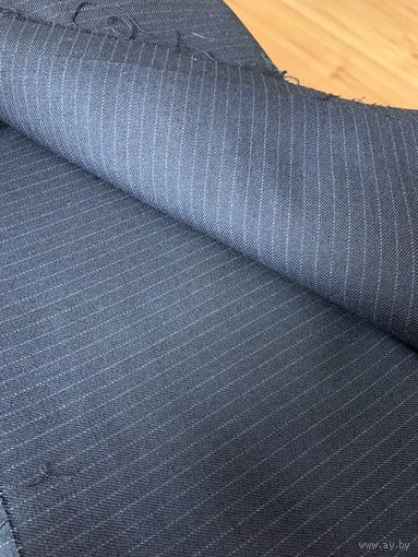 Уже антикварный-1991 года, отрез советской ткани на костюм и не только! Длинна-3,5 метра, ширина -1.5. с комплектом подкладочной ткани-тоже новой!