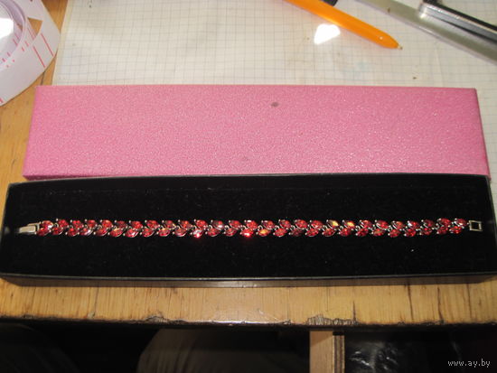 Браслет 19 см в футляре.