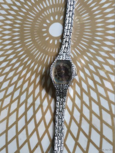Часы наручные Луч с браслетом.  В коллекцию,ремонт,на запчасти.Состояние на скане.