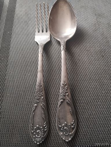 Красивая мельхиоровая пара.