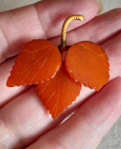 Винтажная брошь. Янтарь.