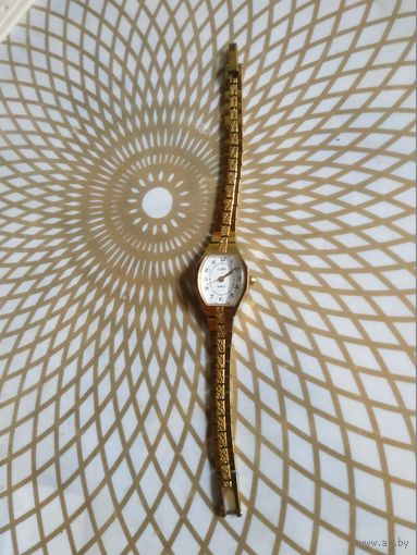Часы наручные  с браслетом.Состояние на скане. В коллекцию,ремонт,на запчасти.