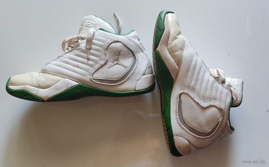 Кроссовки -- модель Nike Air Jordan 23 .