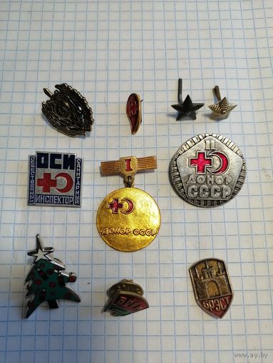 Значки 10 шт., одним лотом. Старт с 2-х рублей. Смотрите другие лоты