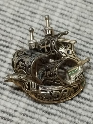 Брошь. Каравелла.
