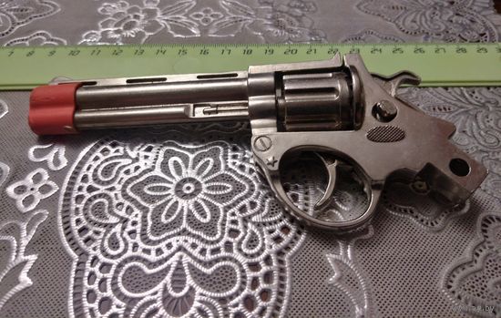 Пистолет под пистоны. В реставрацию.